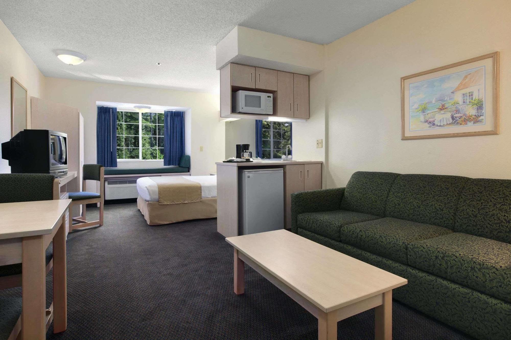 Microtel Inn & Suites By Wyndham Palm Coast I-95 Номер фото